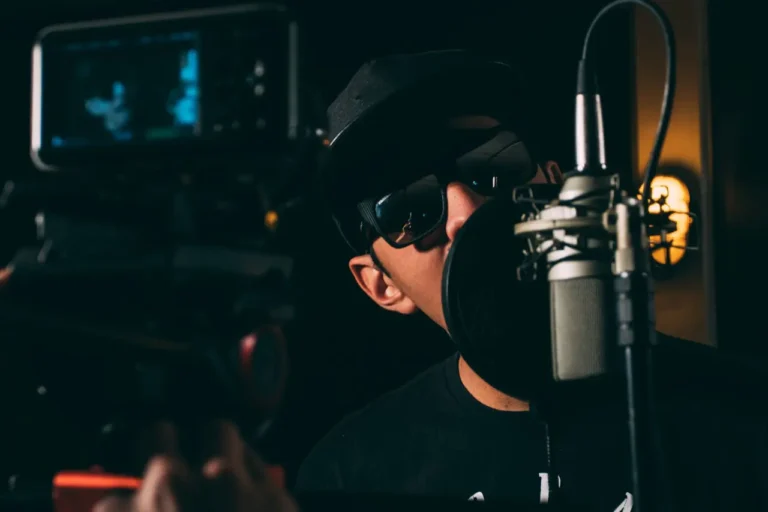 Patocelebryci – kto to jest? Kontrowersyjni idole internetu i ich wpływ na społeczeństwo!